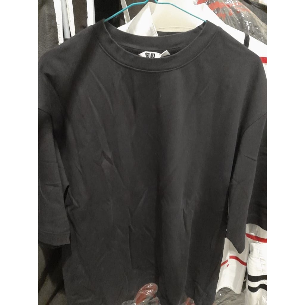 Preloved Kaos Pria UNIQLO