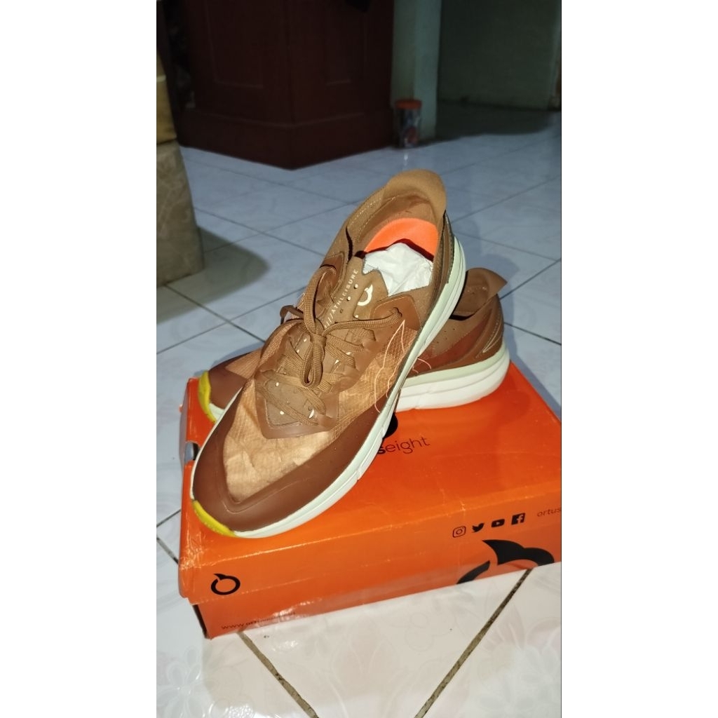 Sepatu Running Merk Ortuseight (PRELOVED)