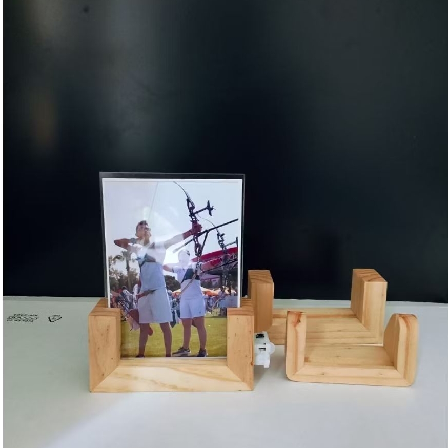 Bingkai foto Jati Belanda Dengan Lampu Led