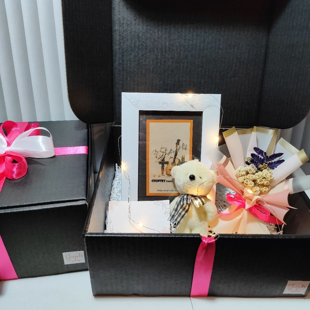 

READY / Hampers Foto Custom 4R Hadiah Ulang Tahun/ kado Anniversary / Wedding gift / hadiah Wisuda / Kado Ultah / kado pernikahan hadiah wedding / kado valentine