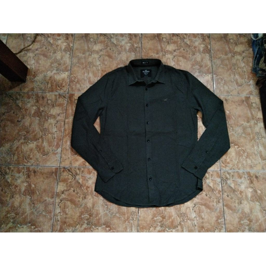 kemeja polosan Hollister