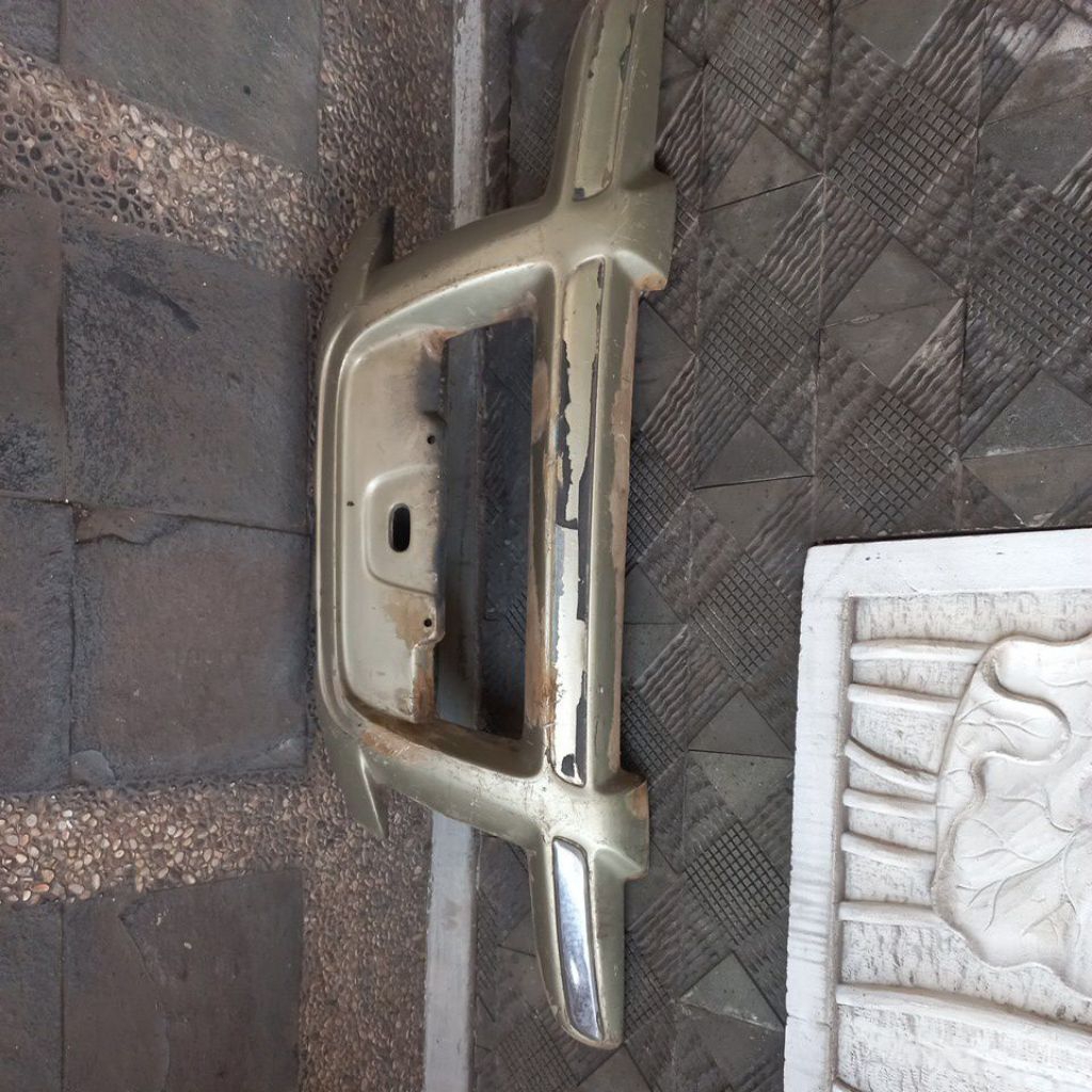 TANDUK BEMPER DEPAN AVANZA TIPE G 2006