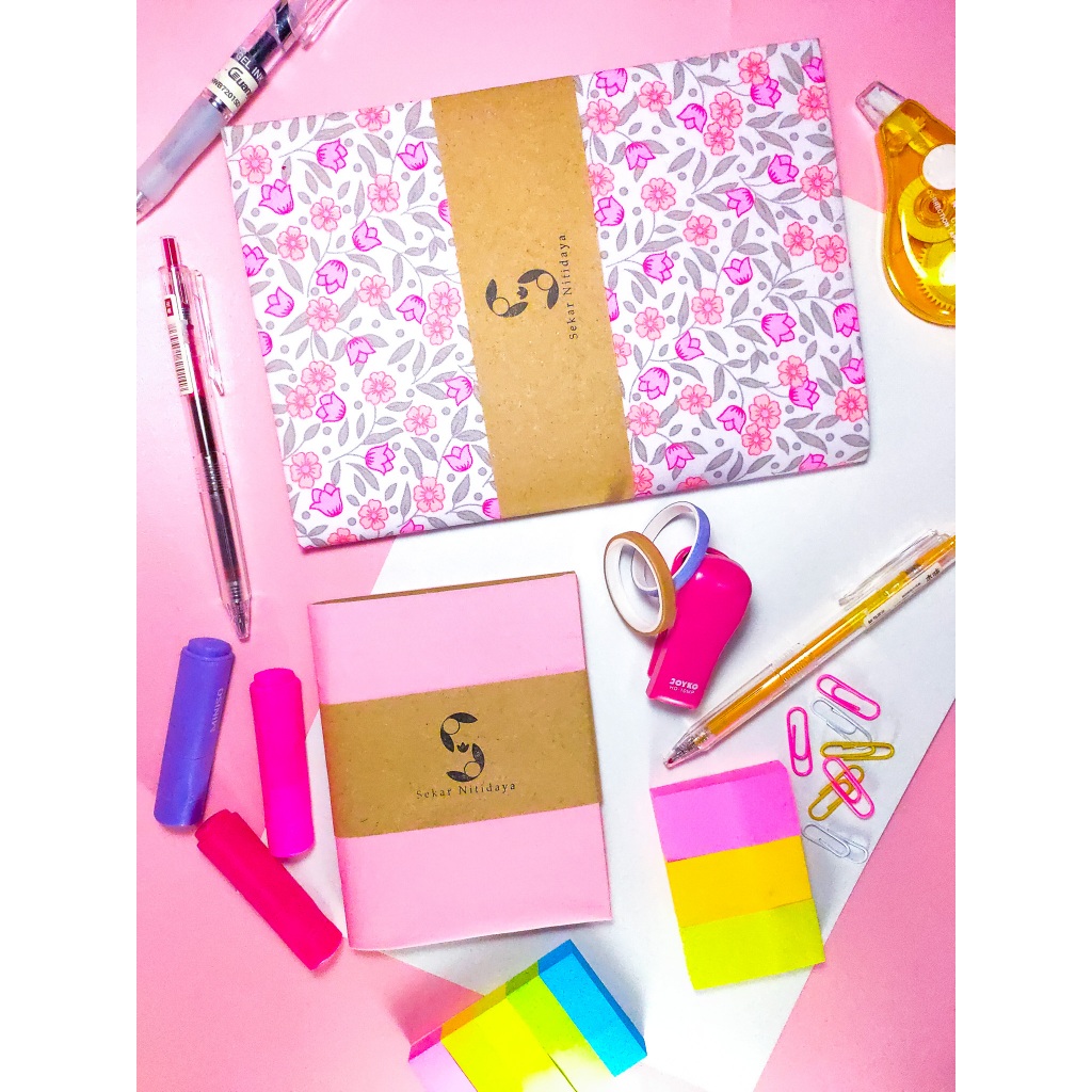 

SND - Bundling 2 jurnal A5 & A6 motif Bunga Aster mini kuning dan pink