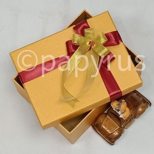 

Papyrus 17,5x22,5 tinggi 5cm Kotak Kado Gift Box Hardbox Hampers Hadiah V1