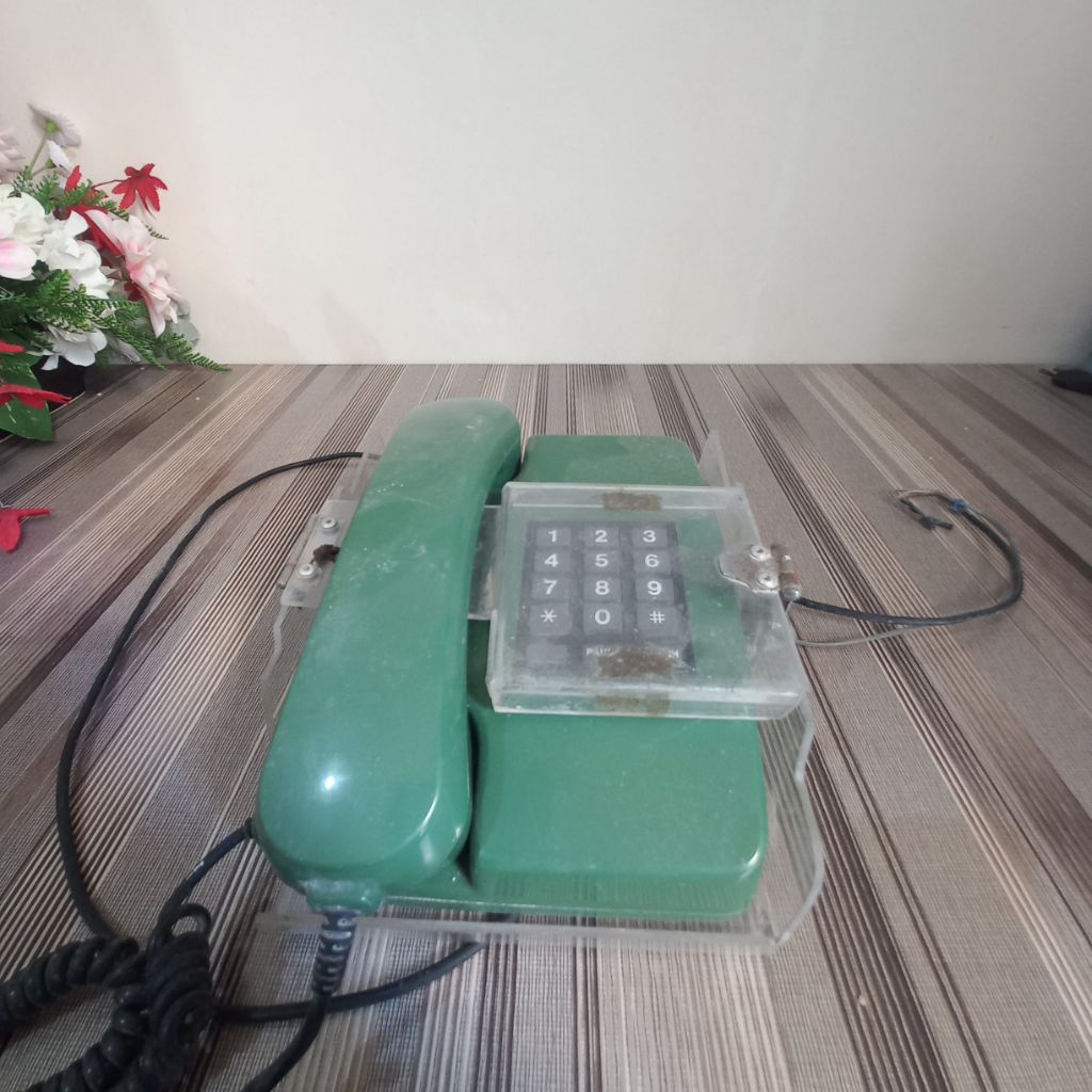 Barang Antik Telepon