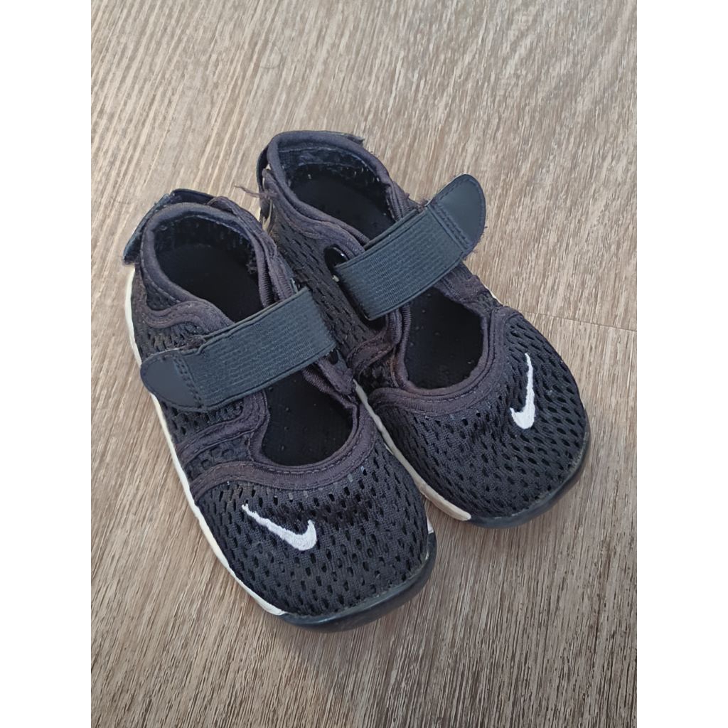 Sepatu anak Nike Air rift