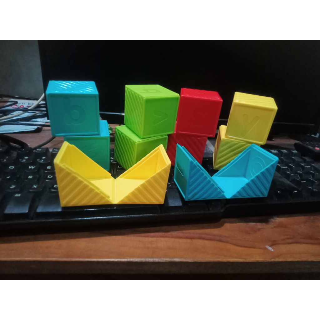 Preloved Combi-Cubes Tupperware / kubus tupperware / mainan tupperware / tupperware jadul