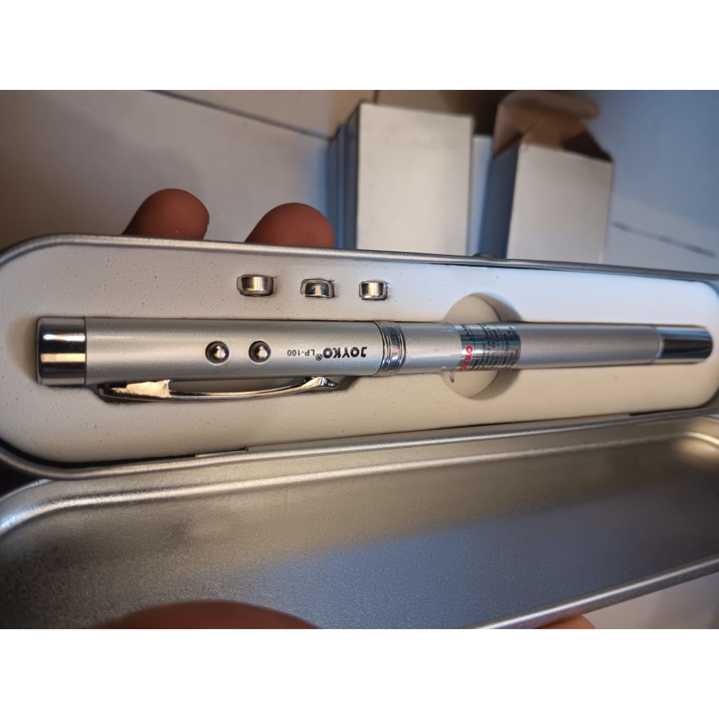 

pulpen laser pointer / petunjuk laser