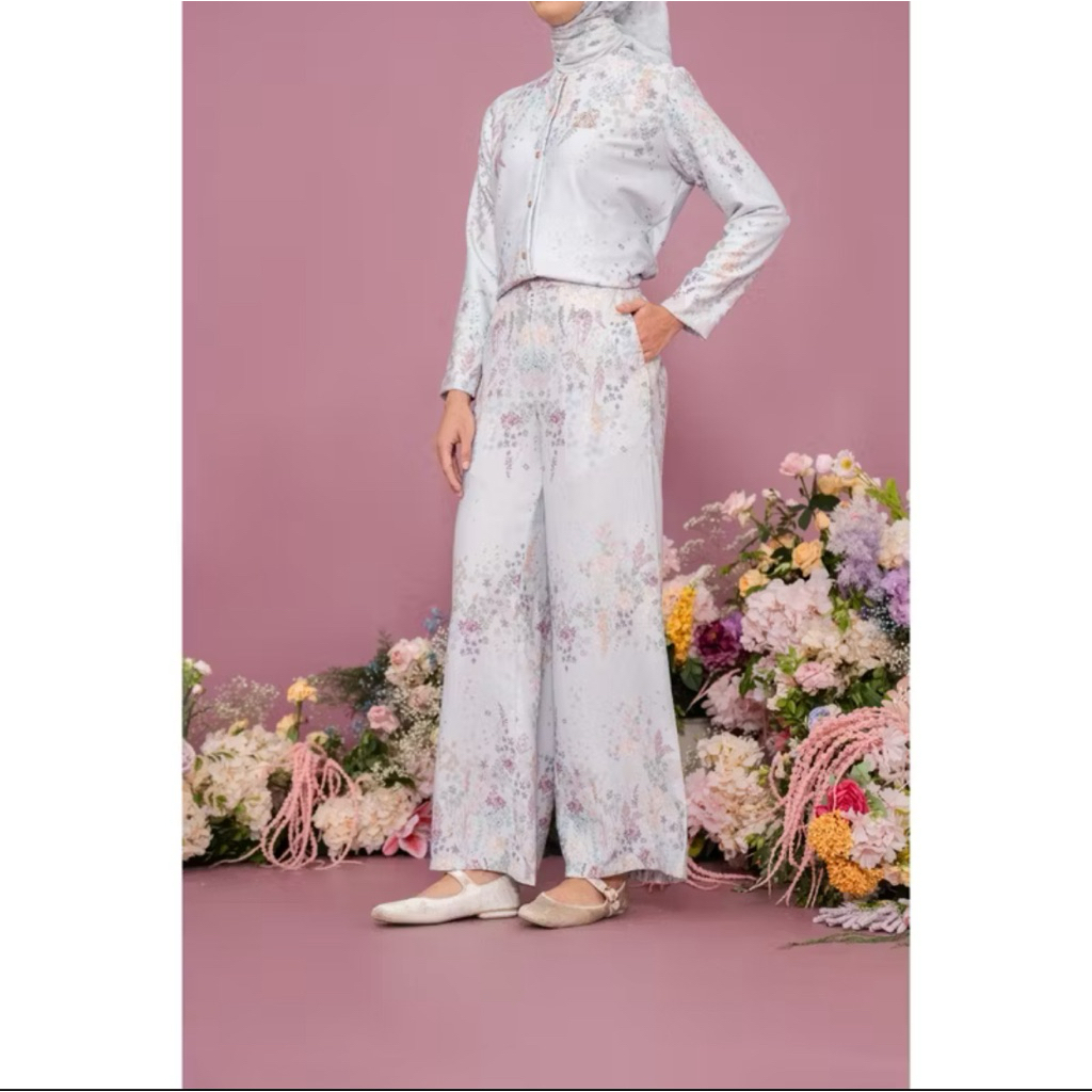 Skirt Ash blue weari*g klamby new