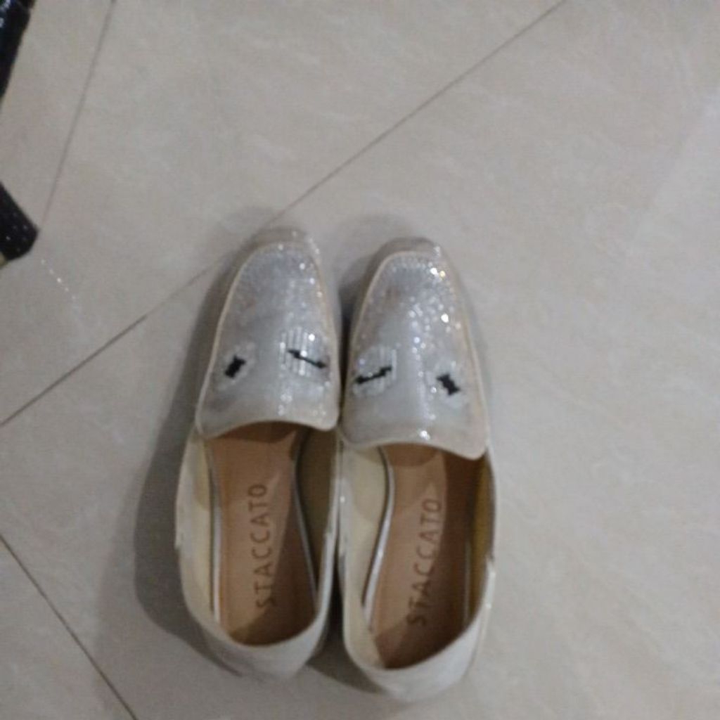 Sepatu staccato preloved