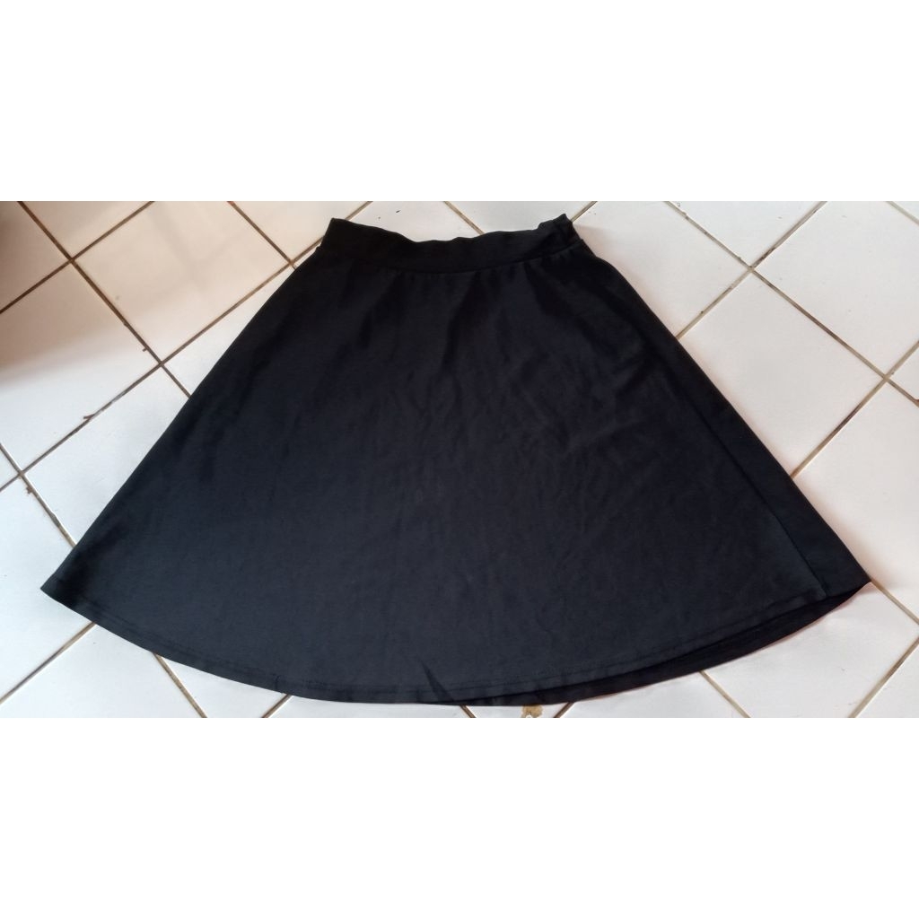 preloved rok hitam