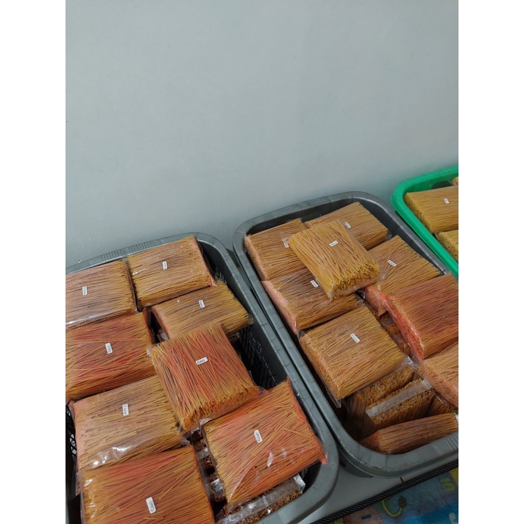 

Mie lidi kemasan 500gr dengan macam varian rasa, renyah dan tidak keras