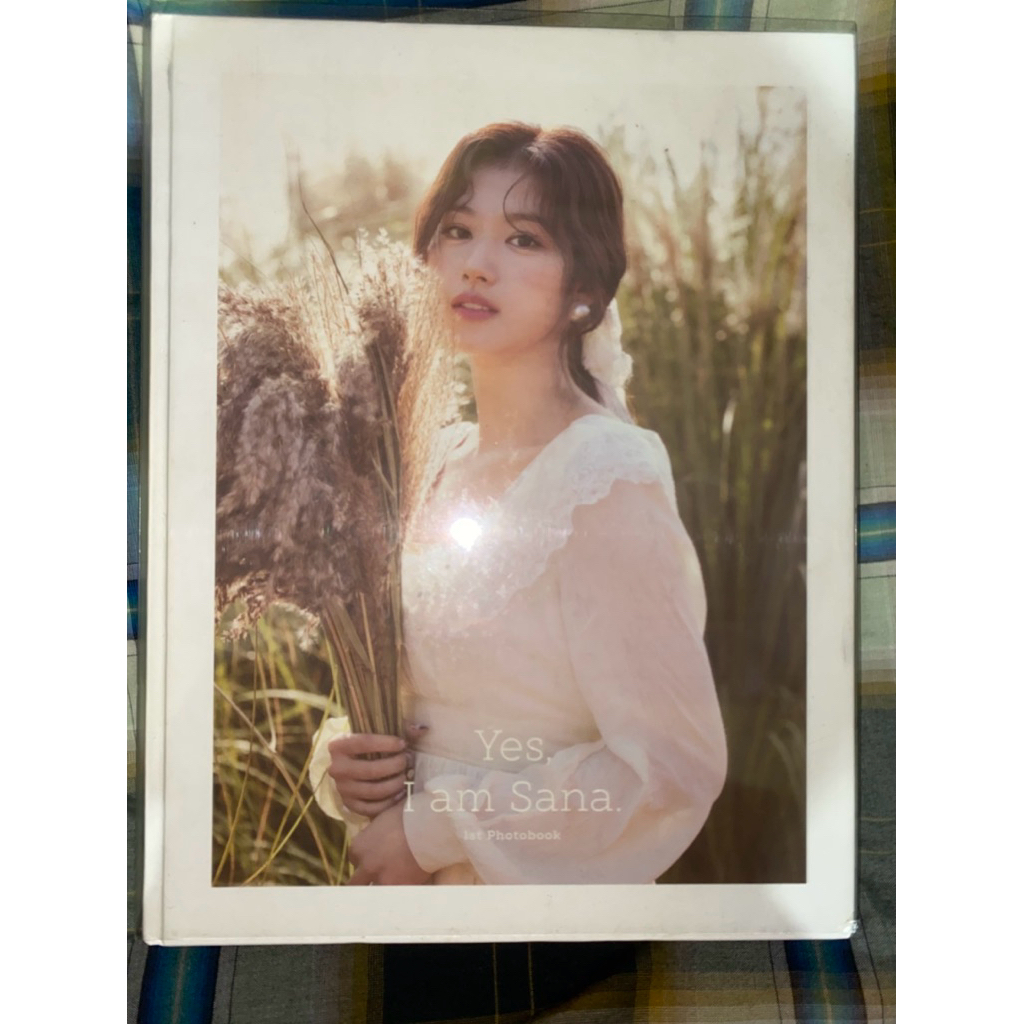 "Yes I'm SANA - Photobook Official JYP Entertainment". Ini adalah photobook yang menampilkan SANA,an