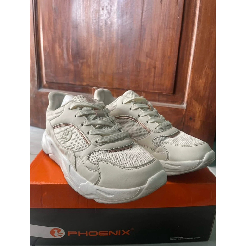 Preloved sepatu sneakers wanita