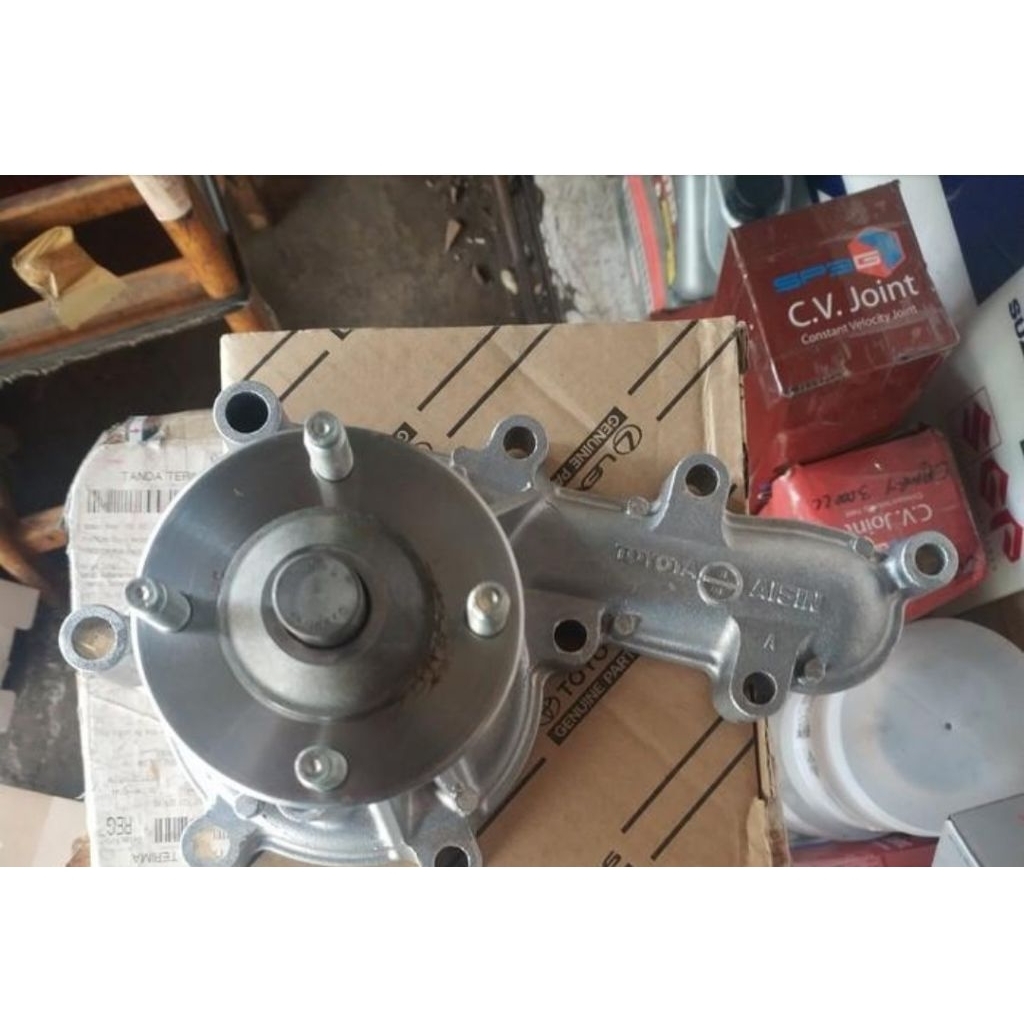 Water Pump Land Cruiser VX80 HDJ80 VX100 HDJ100 ORIGINALWater pump Land Cruiser VX80 HDJ80 VX100 HDJ