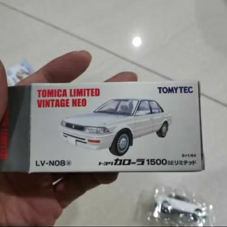 Tomica limited vintage neo Toyota Corolla twincam LV n08 putih white
