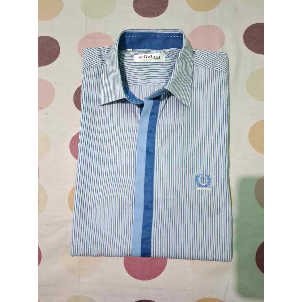 KEMEJA PRIA Garis Biru Muda Putih – ROBAN | 100% COTTON | Ukuran M