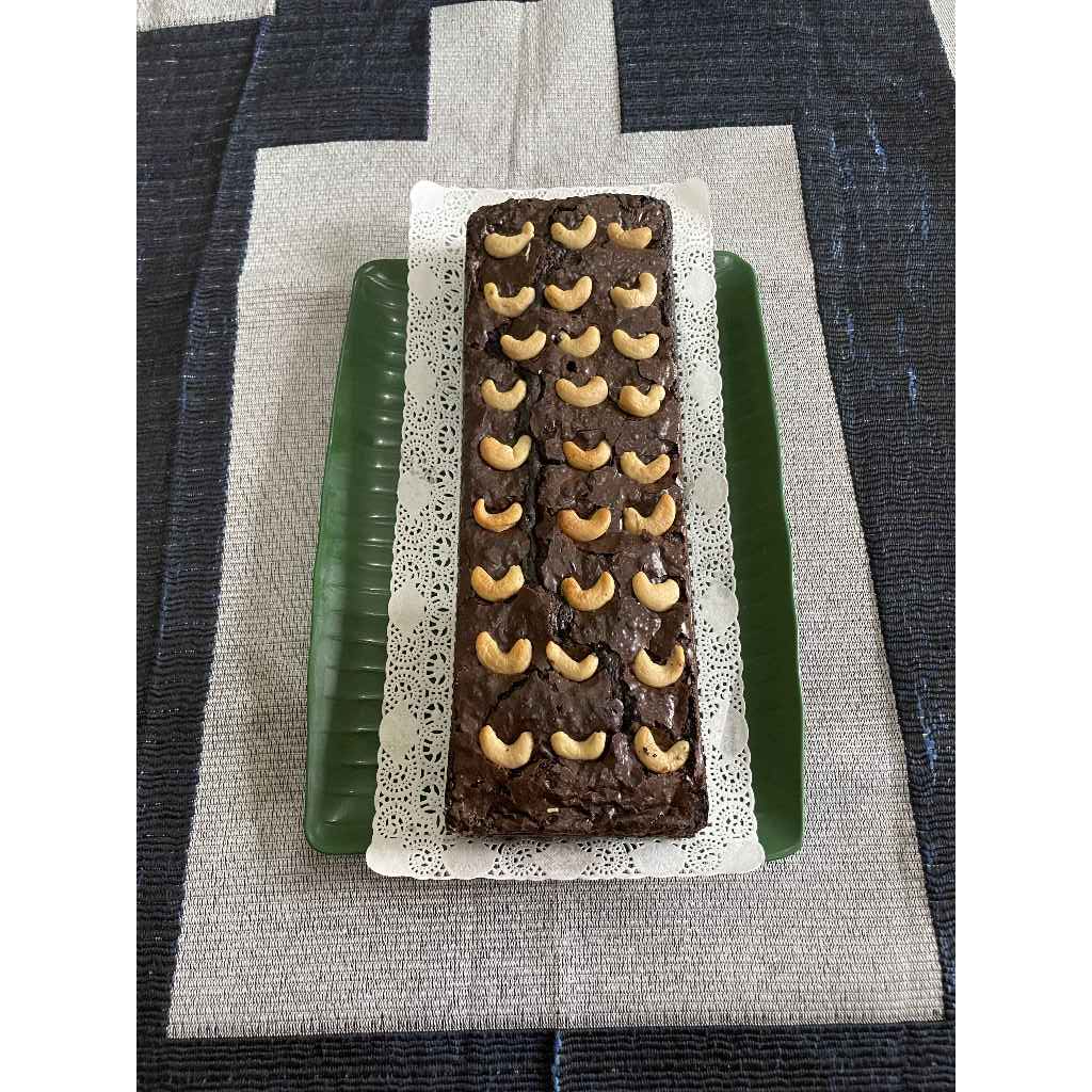 

Brownies Panggang Topping Kacang Mete