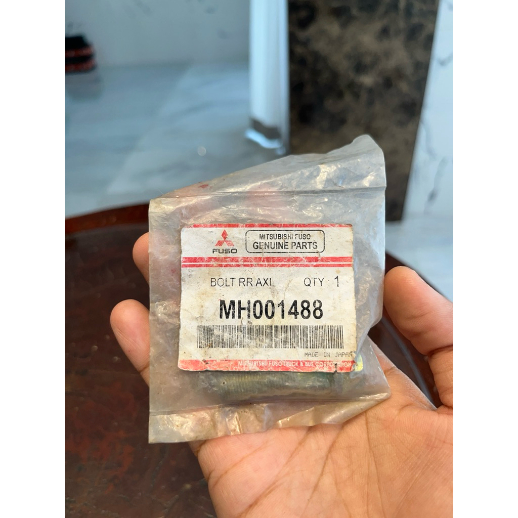 Baut As Roda Belakang Canter Original