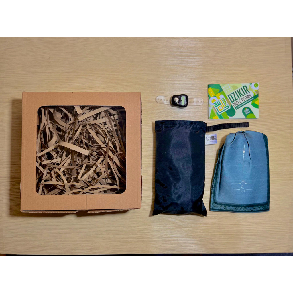 HAMPERS Sarung cowok | sarung travelling + sajadah + tasbih digital + buku dzikir pagi petang