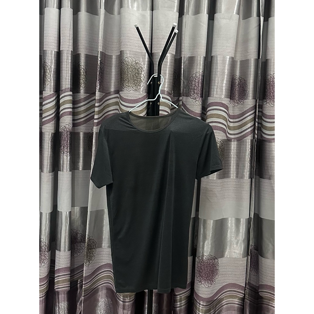 [Preloved] Kaos Top Airism Uniqlo
