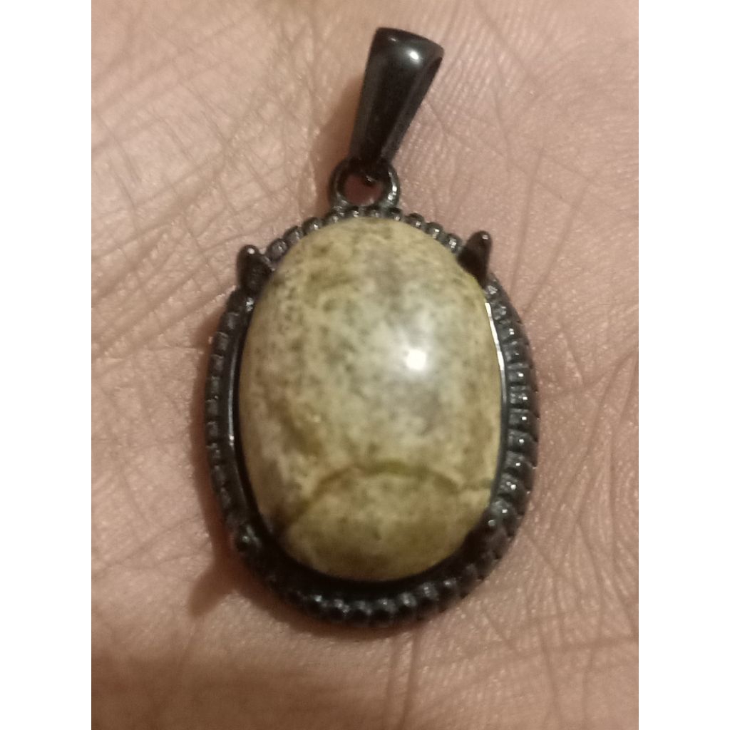 liontin batu pirus Persia