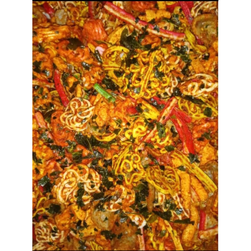 

Kerupuk seblak MIX/Campur pedas daun jeruk bumbu rempah Melimpah 500gr