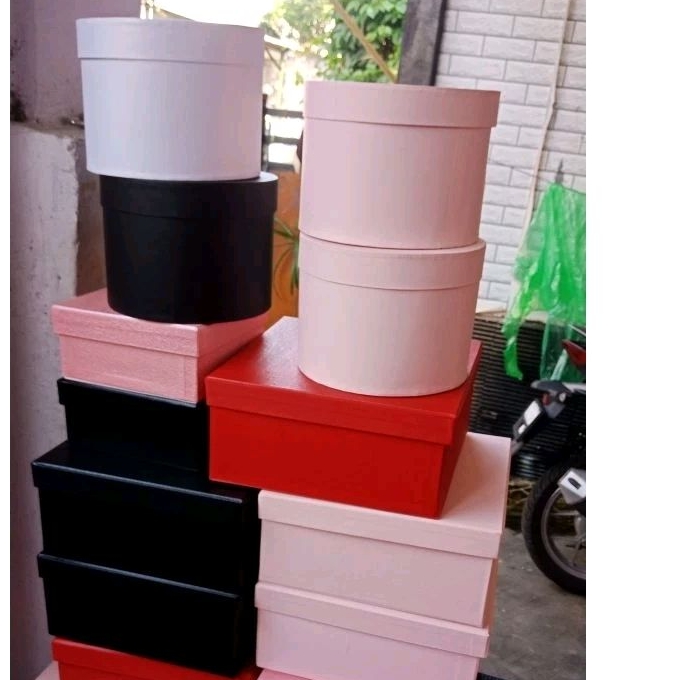 

kotak kado 25x25x8cm bahan hardbox berkwalitas
