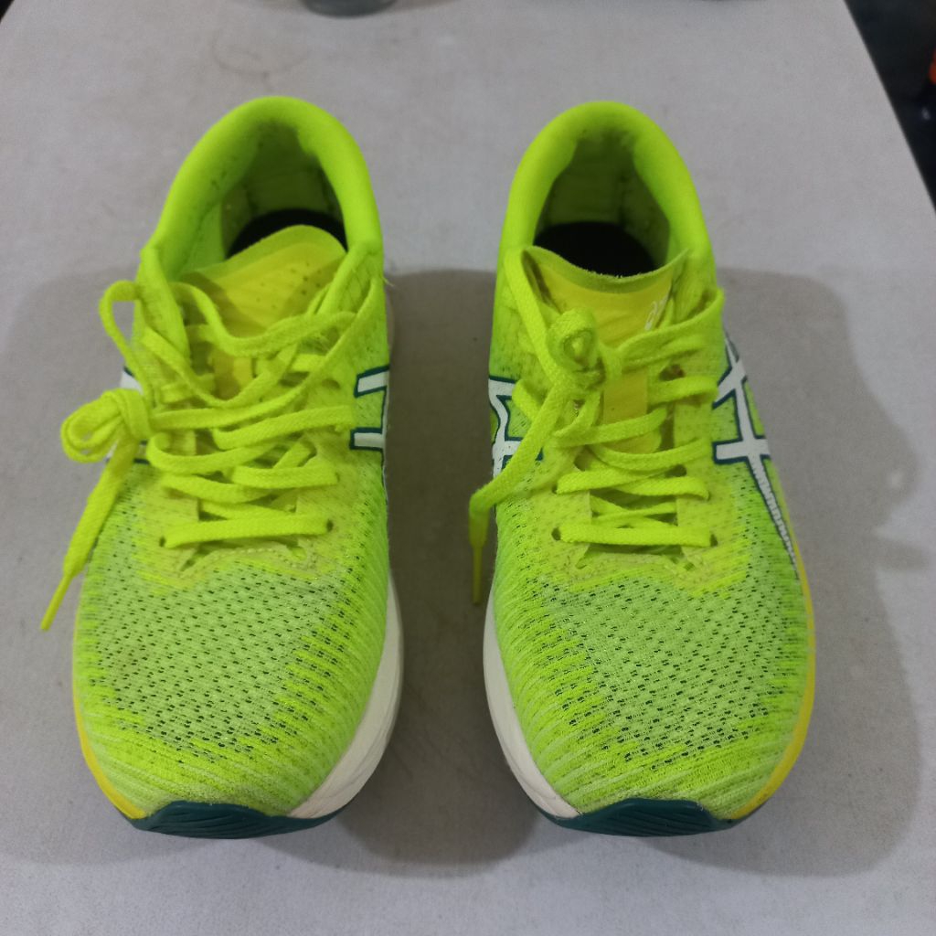 Sepatu lari wanita Asics magic speed 2 ukuran 37.5 (eur)