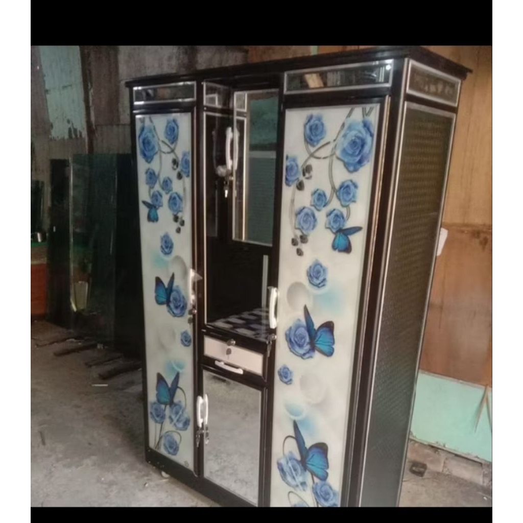 Lemari baju meja rias aluminium