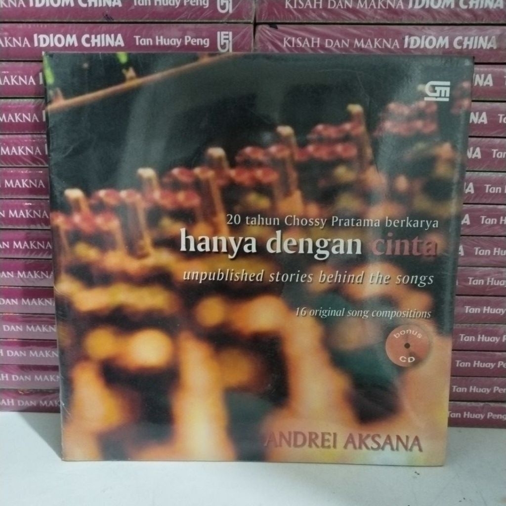 Buku 20 Tahun Chossy Pratama Berkarya Hanya Dengan Cinta