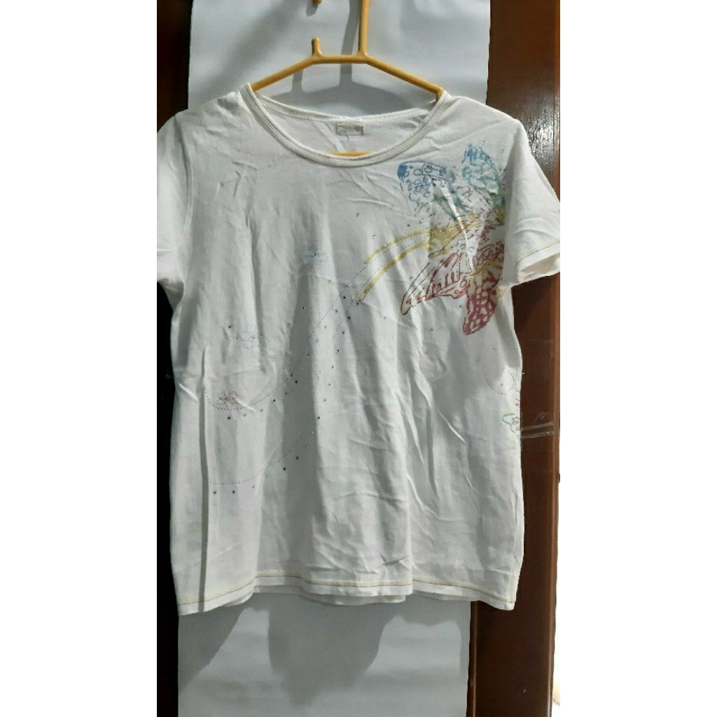 baju atasan kaos t-shirt putih gading motif kupu kupu