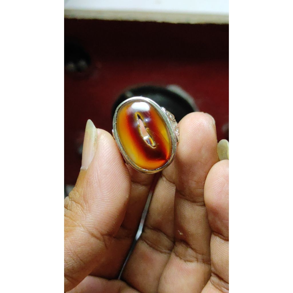 calsidony combong merah