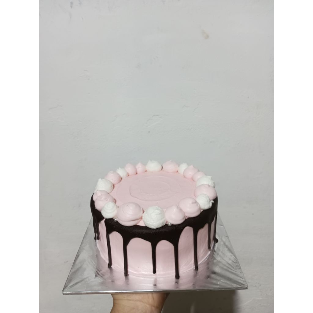 

KUE ULANG TAHUN / STRAWBERRY DRIP CAKE/