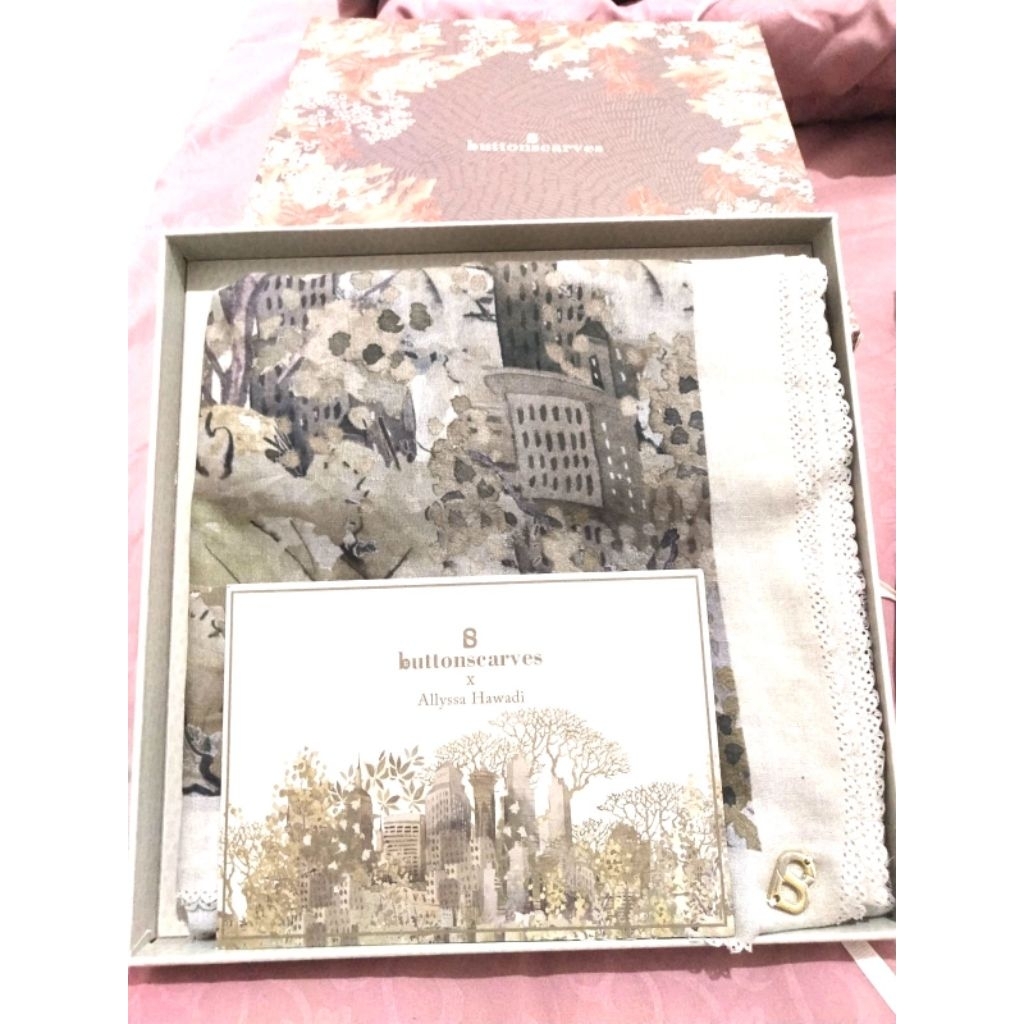 Buttonscarves new york series