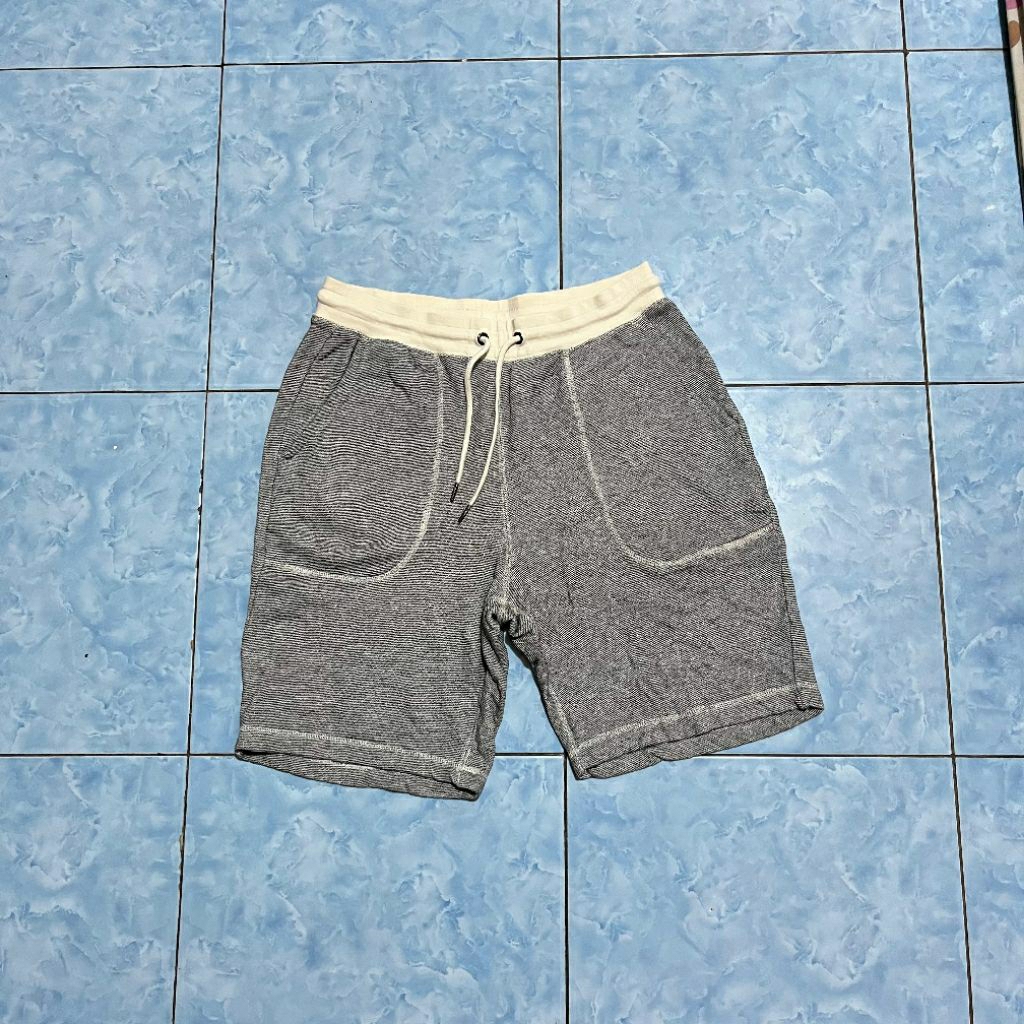 Celana pendek uniqlo GU