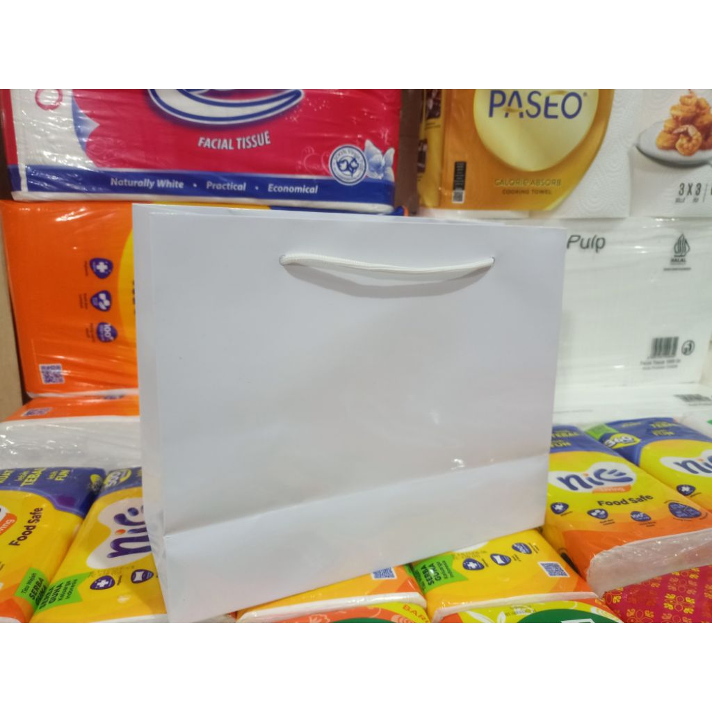 

paper bag buku putih landscape bahan tebal isi 12 pcs terlaris dan termurah