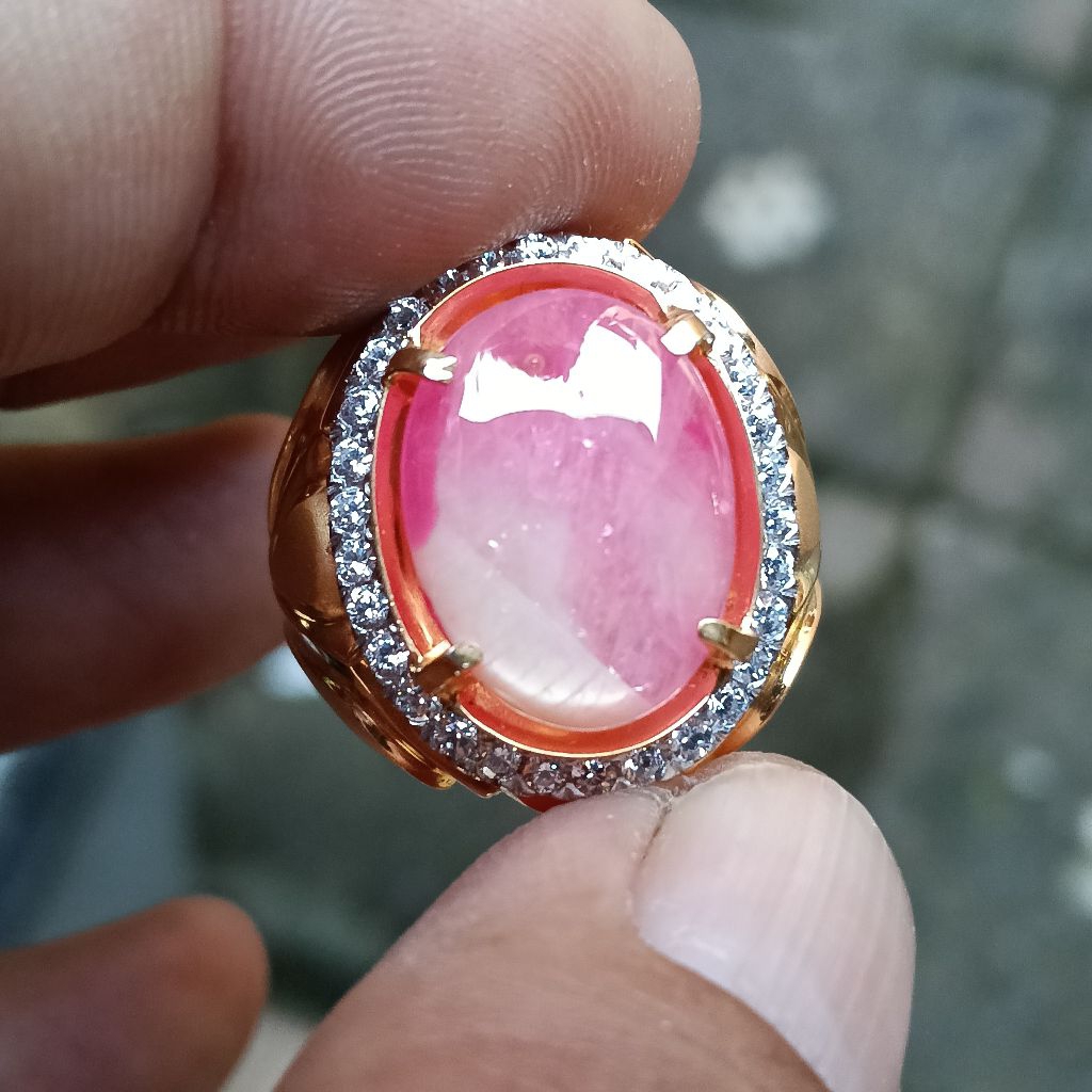 Ruby Burma belang Hq putih susu padat