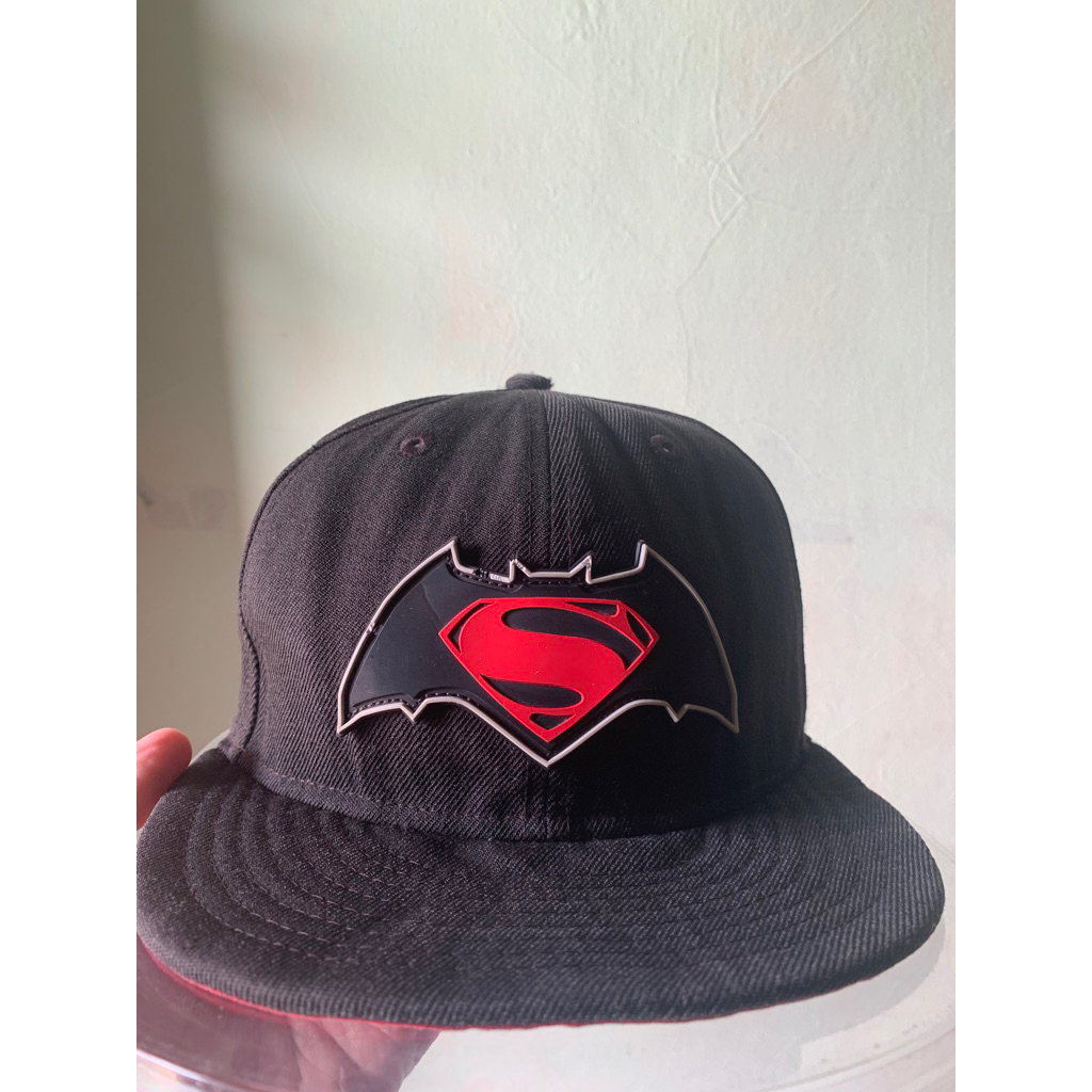 Topi New Era x Superman Batman