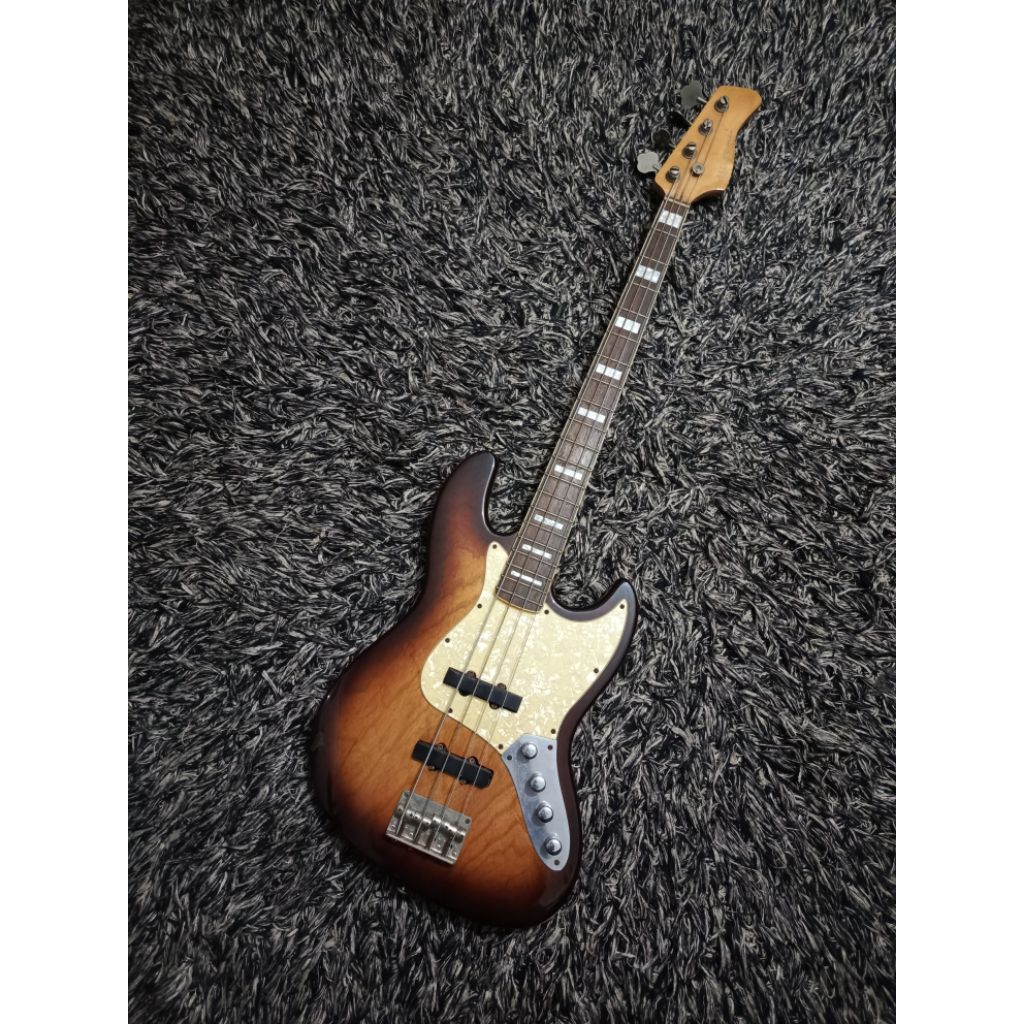 Bass Dame Neo Classicsm