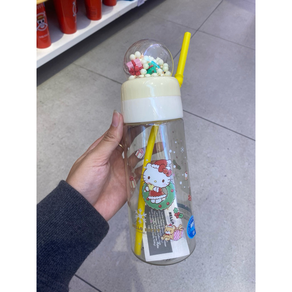 Miniso x Sanrio Characters - Christmas Collection Plastic Bottle With Straw And Crystal Ball 530ml (