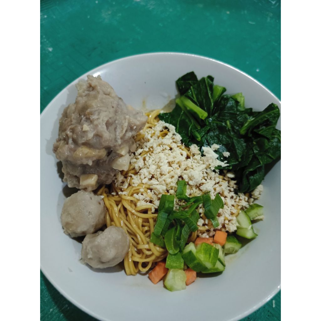 

Mie Yamin Baso Urat eRPe Khas Ciamis
