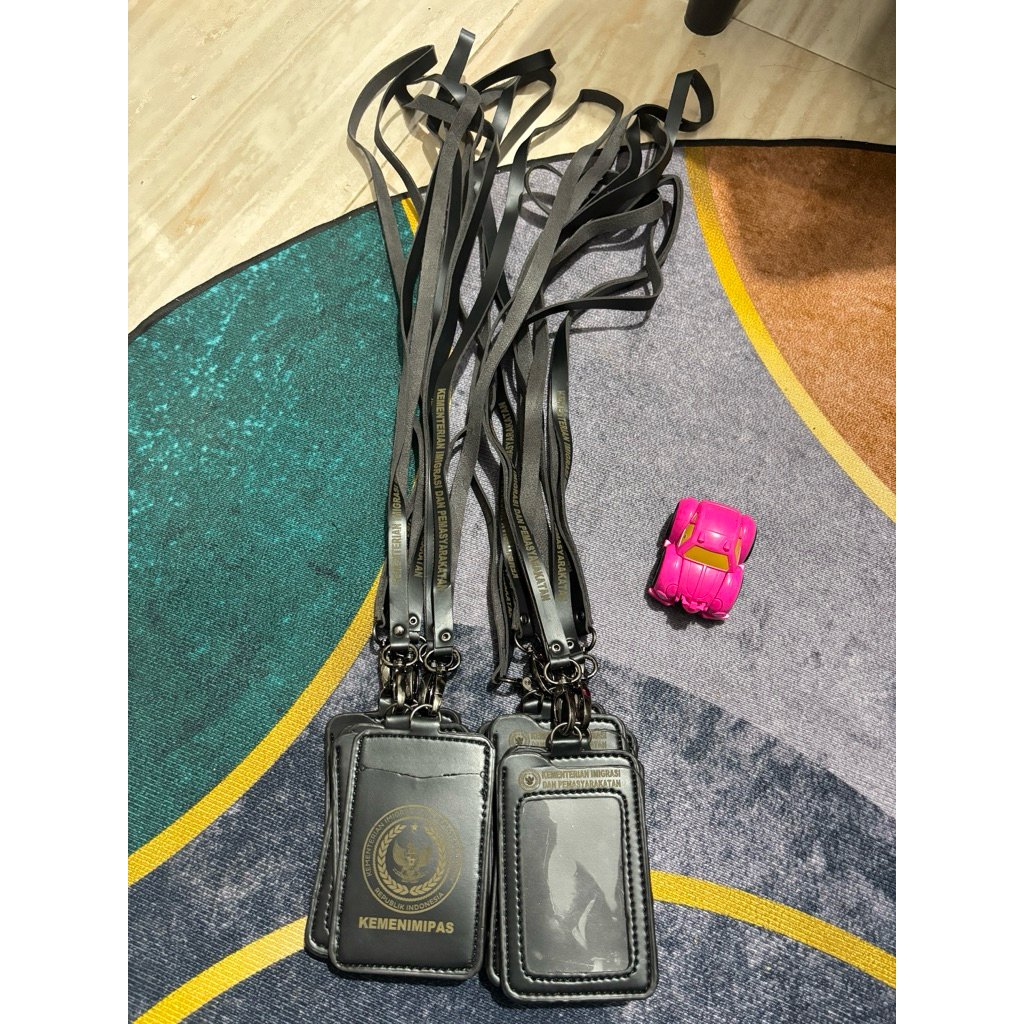 

TEMPAT ID CARD SEMI KULIT LOGO KEMENIMIPAS