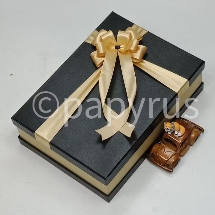 

PAPYRUS Sandwich 25x35 Tinggi 10cm Kotak Kado Gift Box V3