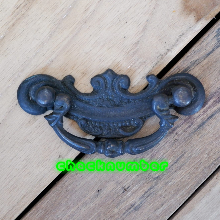 Tarikan Laci Kuningan Antik