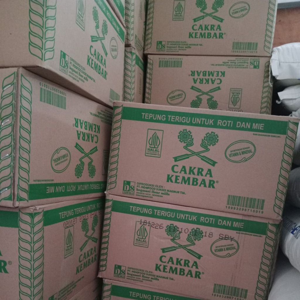 

Tepung terigu Cakra Kembar kemasan 1 kg