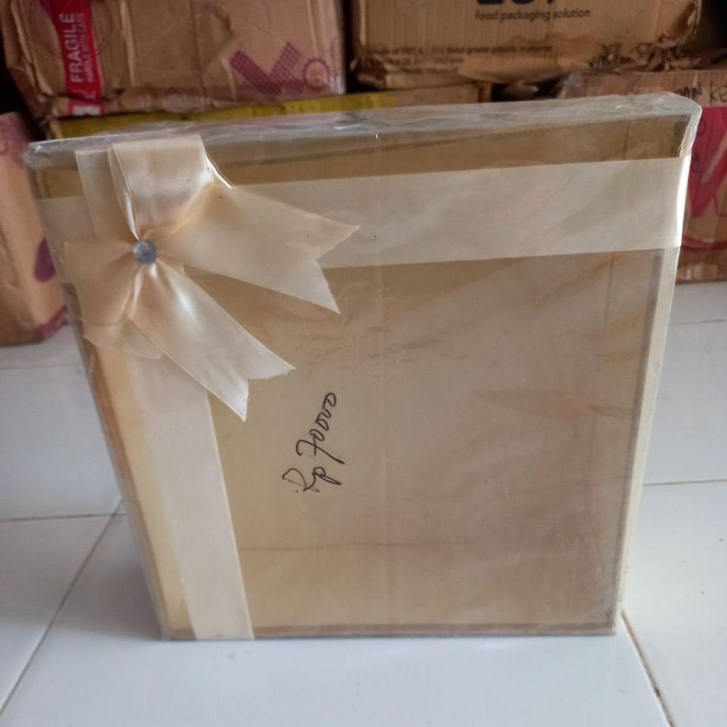 

box kue press mika cream 30 x 30 x 10 cm