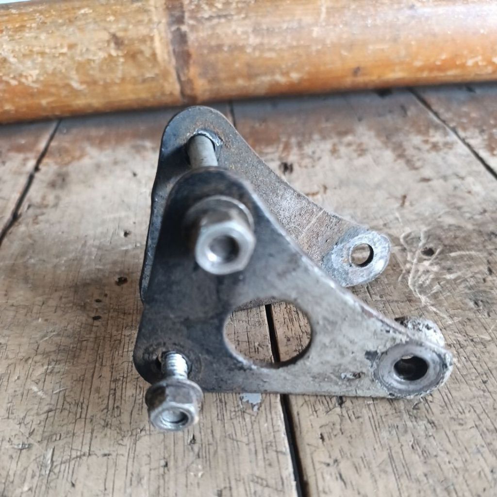 PANGKON MESIN ATAS MEGAPRO ORIGINAL COPOTAN