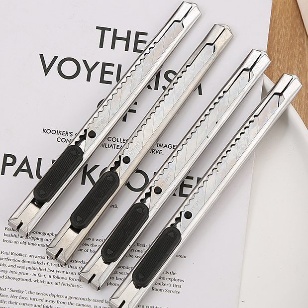 

Stainlees Pisau Cutter Besi Mini Stainlees 12.5cm Serbaguna Cutter Anti Karat