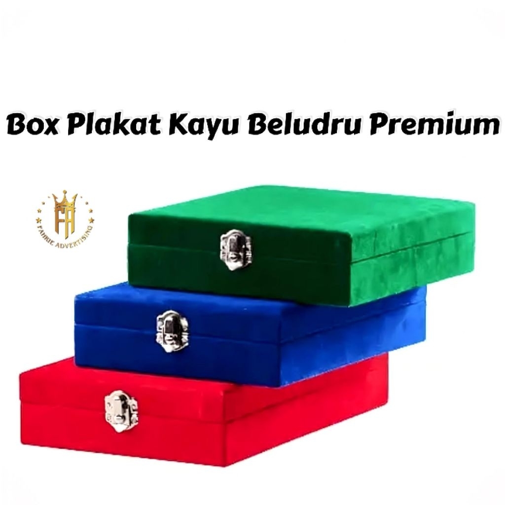 

Box plakat kayu bludru premium